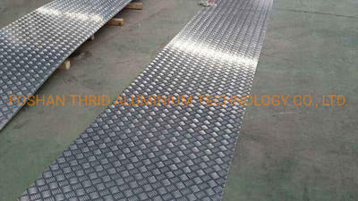China Diamond / 5 Bar Embossed Aluminum Tread Sheets 3003 H14 Factory
