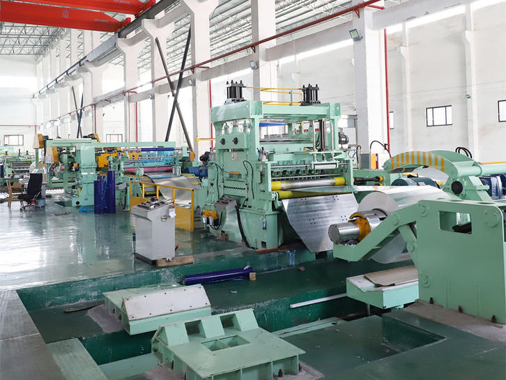 Aluminum plate slitting machine